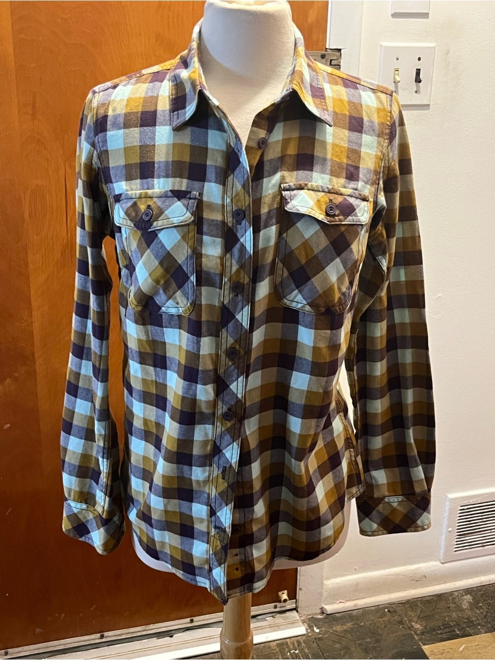 Duluth Trading Co Women's Multicolor Long Sleeve Button-Down Plaid Shirt Size S